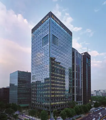 양종희 ﻿KB금융 회장, 설 연휴 '무결점 금융서비스' 위해 특별 현장 점...