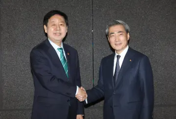 구윤철 부총리·신현송 한은 총재 첫 회동… “재정·통화정책 공조 강화”