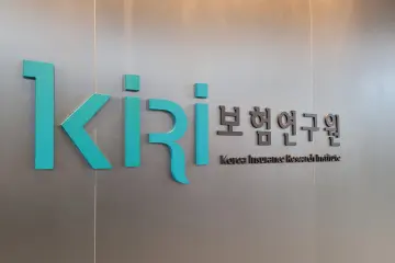 청소년 '스마트폰 과의존' 심화, 보험산업 신흥 리스크 부상